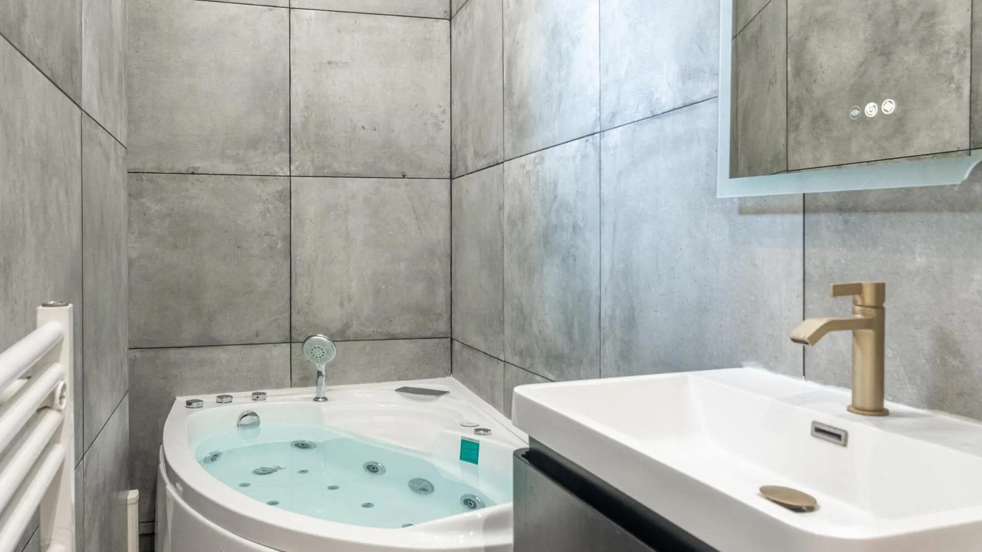 Apartment Lavie Maison Eiffel Ac Hot Tub Paris France