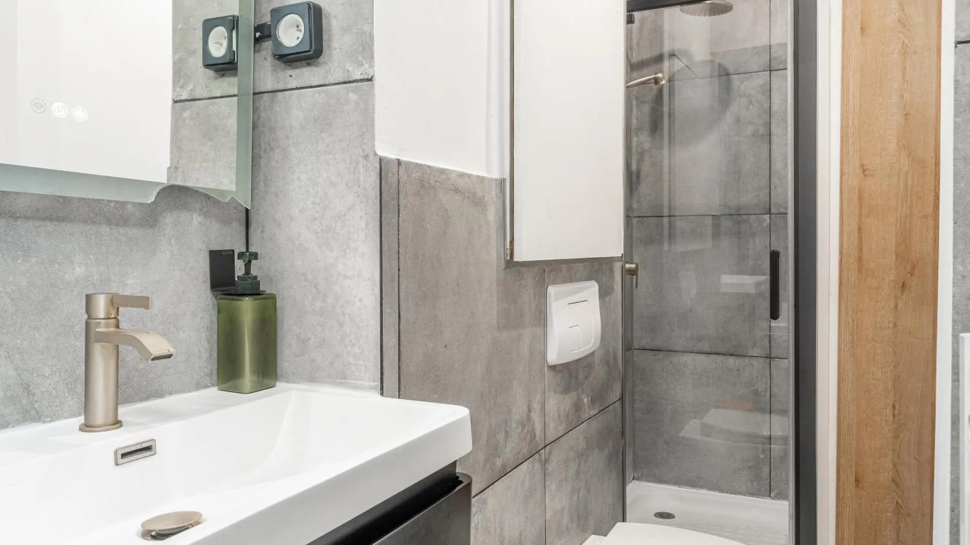 Lavie Maison Eiffel Ac Hot Tub Paris